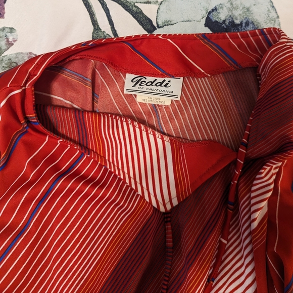 Vintage bright red asymmetrical striped 60's top - Picture 3 of 11